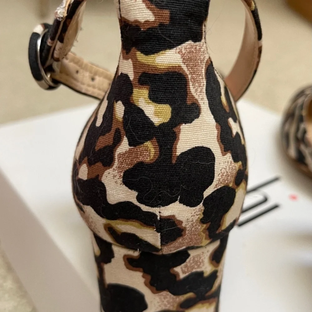 CABI LEOPARD KIKI 6020 NEW IN BOX ANKLE STRAP HEELS-SIZE 9